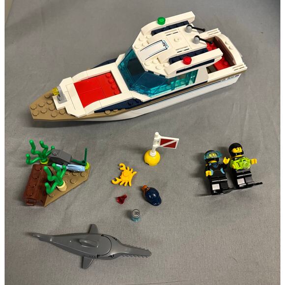 LEGO (60221) City Diving Yacht Scuba Explorer Retired Set - Picture 1 of 5